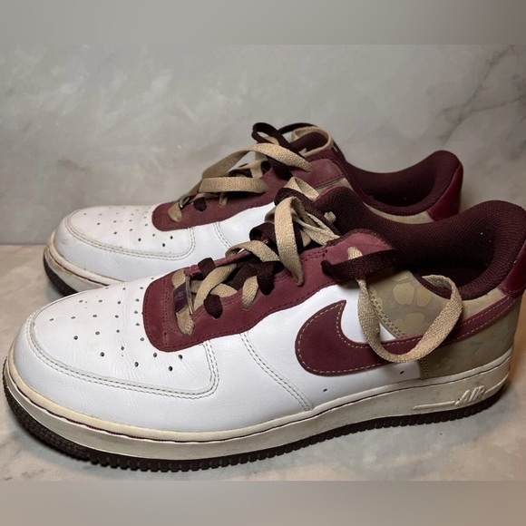 🧼 Nike Air Force 1 Low Men’s Size 10 | Burgundy & White Floral Camo | 2007 OG - Picture 1 of 4
